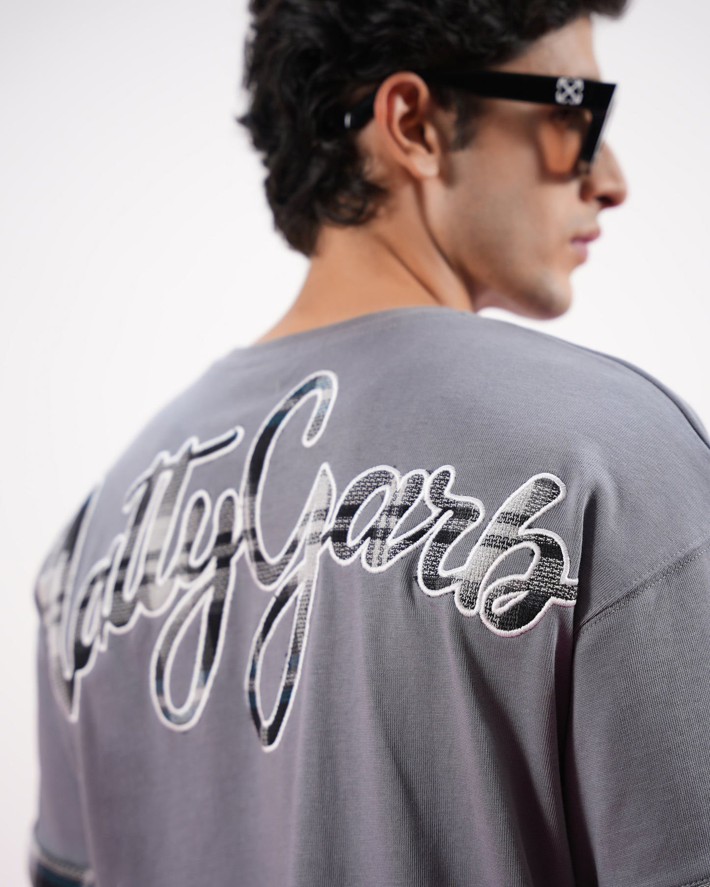 LEGACY T-SHIRT (GREY & WHITE)