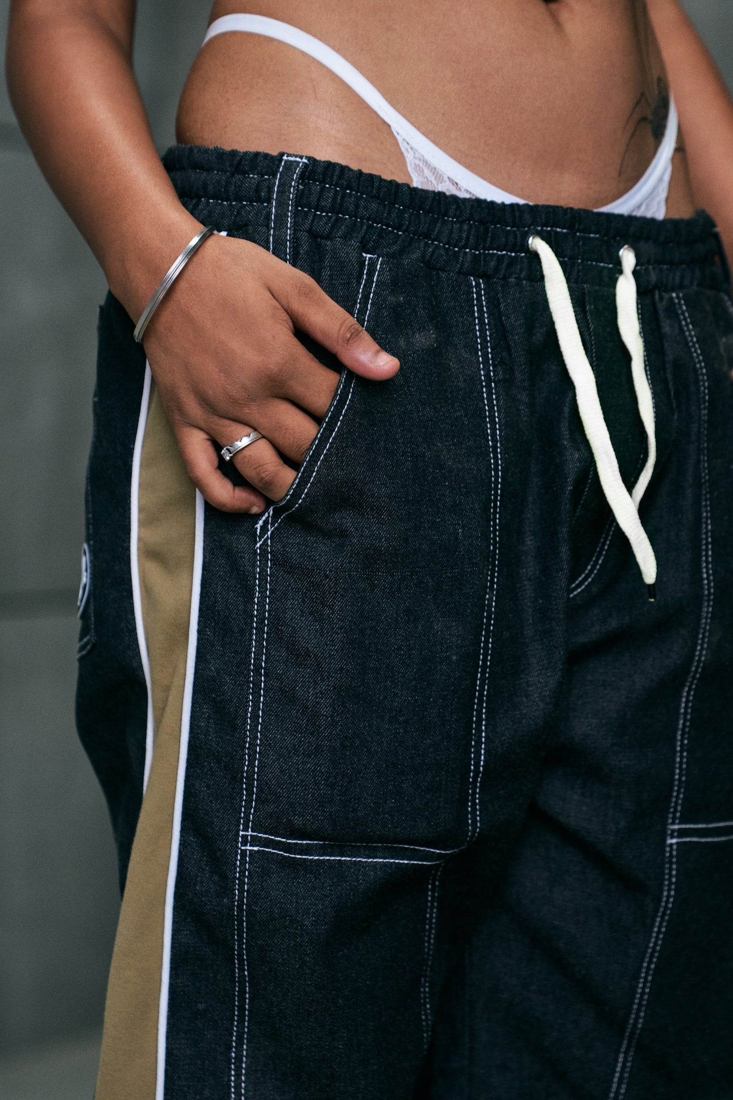 BB STRIPED DENIM (CHARCOAL GREY)