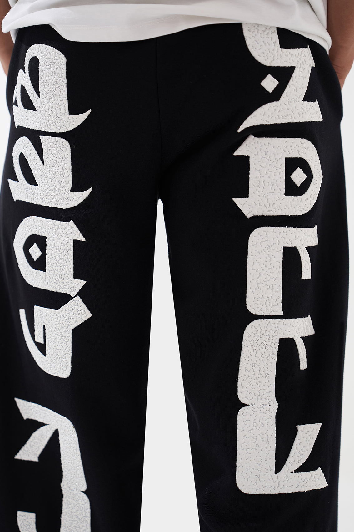 SIGNATURE NG JOGGER 2.0 (WHITE)