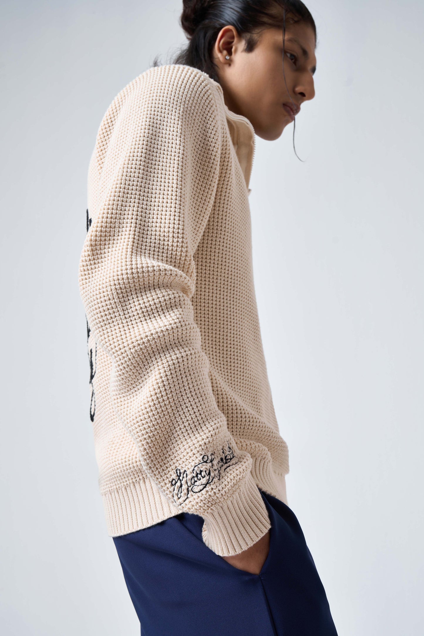 ALVB PULLOVER (YANG)